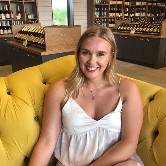 Meet your Posher, Cassidy - Picture 1 of 1